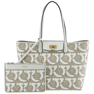 FERRAGAMO(ナイロン ・ トートバッグ)のフリマアイテム一覧 FERRAGAMO(ナイロン ・ トートバッグ)のフリマアイテム一覧