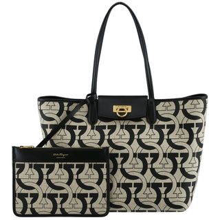 FERRAGAMO(ナイロン ・ トートバッグ)のフリマアイテム一覧 FERRAGAMO(ナイロン ・ トートバッグ)のフリマアイテム一覧