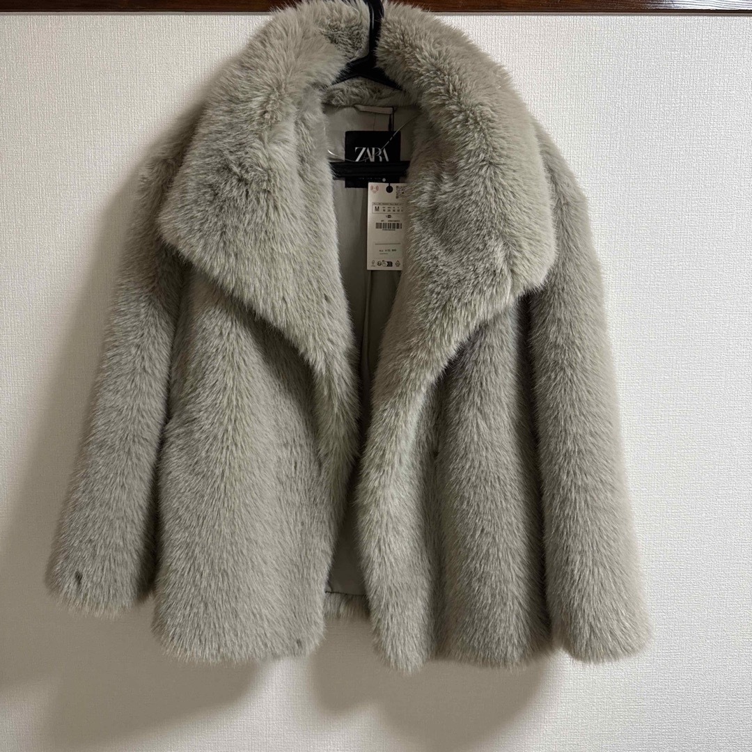 新品 ZARA ザラ 新作 フェイクファー素材ショートコート M 新品 ZARA ザラ 新作 フェイクファー素材ショートコート M
