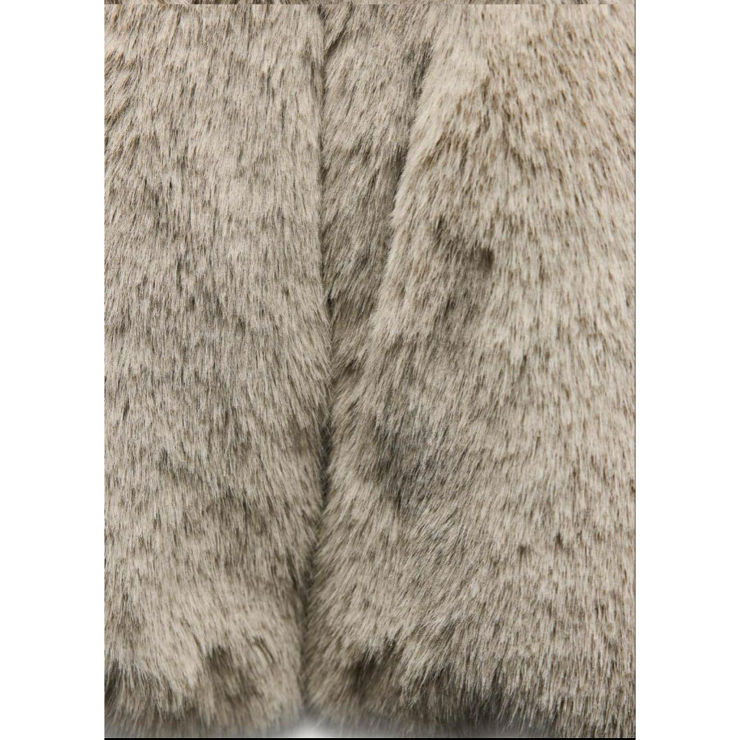新品 ZARA ザラ 新作 フェイクファー素材ショートコート M 新品 ZARA ザラ 新作 フェイクファー素材ショートコート M