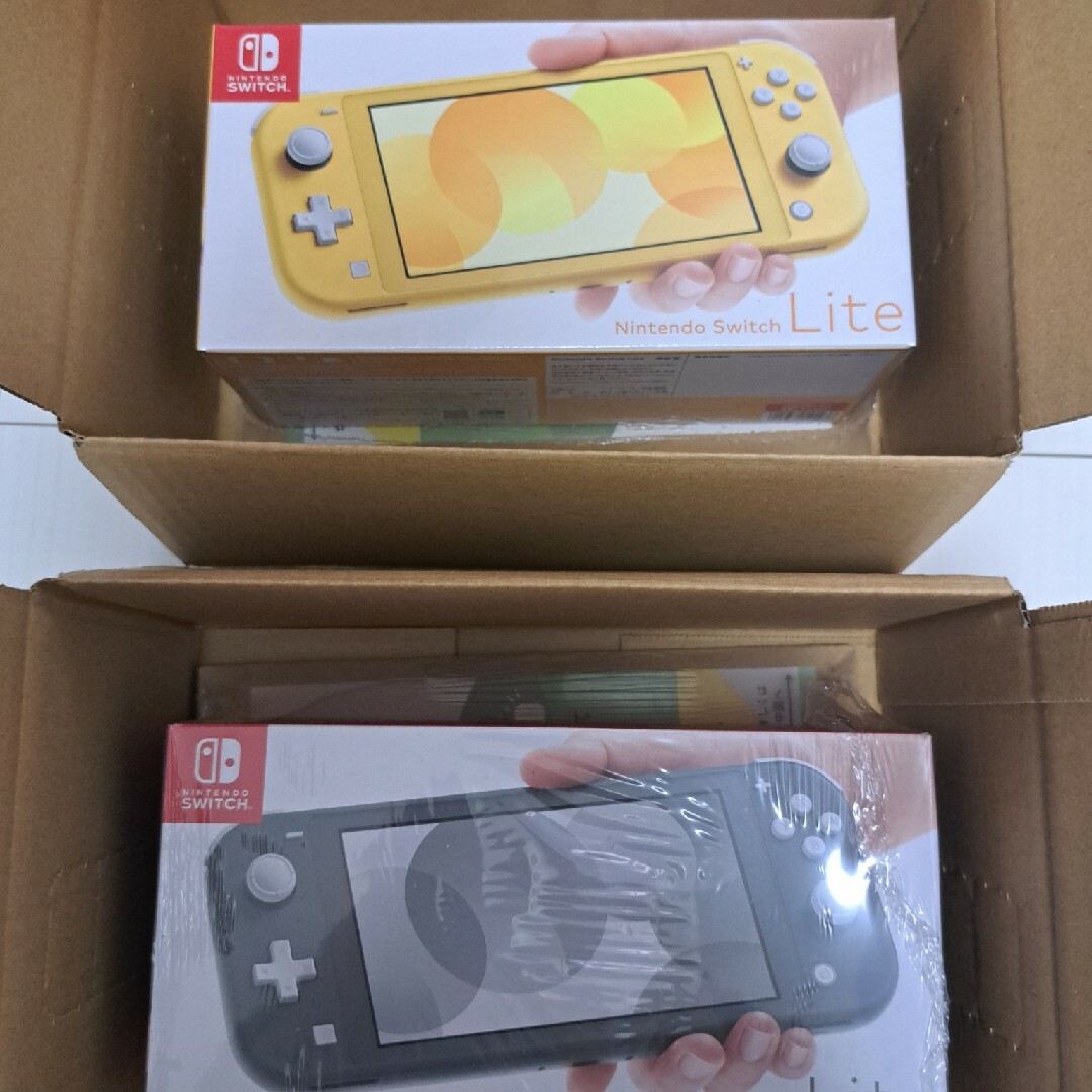 任天堂(ニンテンドウ)のネコムスメ様専用【新品未開封】スイッチライト本体2台セット色グレー、イエロー エンタメ/ホビーのゲームソフト/ゲーム機本体(家庭用ゲーム機本体)の商品写真