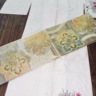 着物の帯　箔糸　多色　金　牡丹(和装小物)