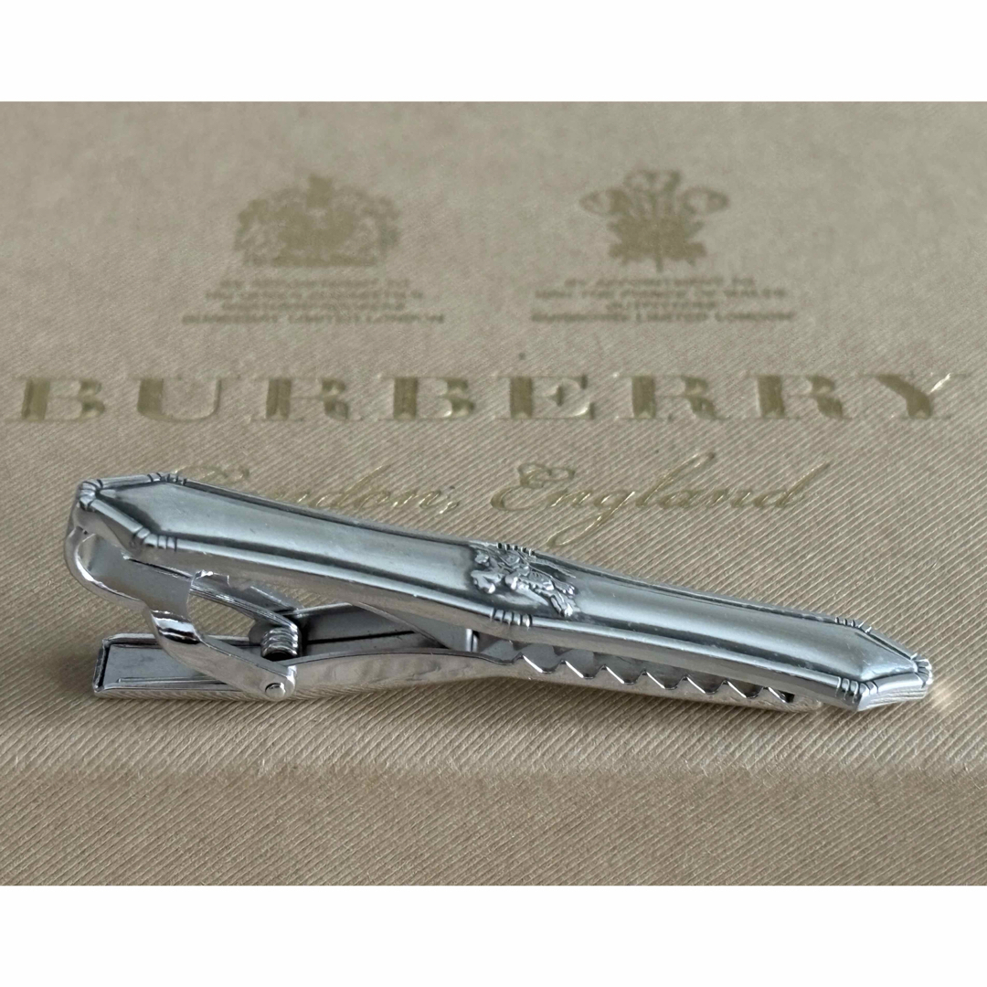 【35%OFF】 BURBERRY 小物 - 4016666-SILVER シルバー ネクタイピン バーバリー 小物