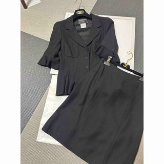 CHANEL(スーツ ・ ブラック/黒色系)のフリマアイテム一覧 CHANEL(スーツ ・ ブラック/黒色系)のフリマアイテム一覧