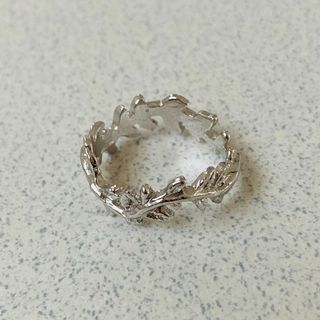 ★ 指輪　リング　アクセサリー　花冠　葉っぱ　シルバーカラー　リーフリング ★(リング(指輪))