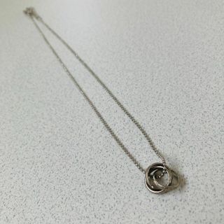 ★ ネックレス　リングネックレス　シルバーカラー　アクセサリー　輪 ★(ネックレス)