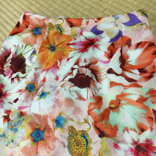 SNIDEL(スナイデル)のスナイデル 花柄タイトスカート レディースのスカート(ミニスカート)の商品写真