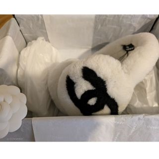 CHANEL - 専用です 新品 未使用品 シャネル イヤーマフ の通販 CHANEL - 専用です 新品 未使用品 シャネル イヤーマフ の通販