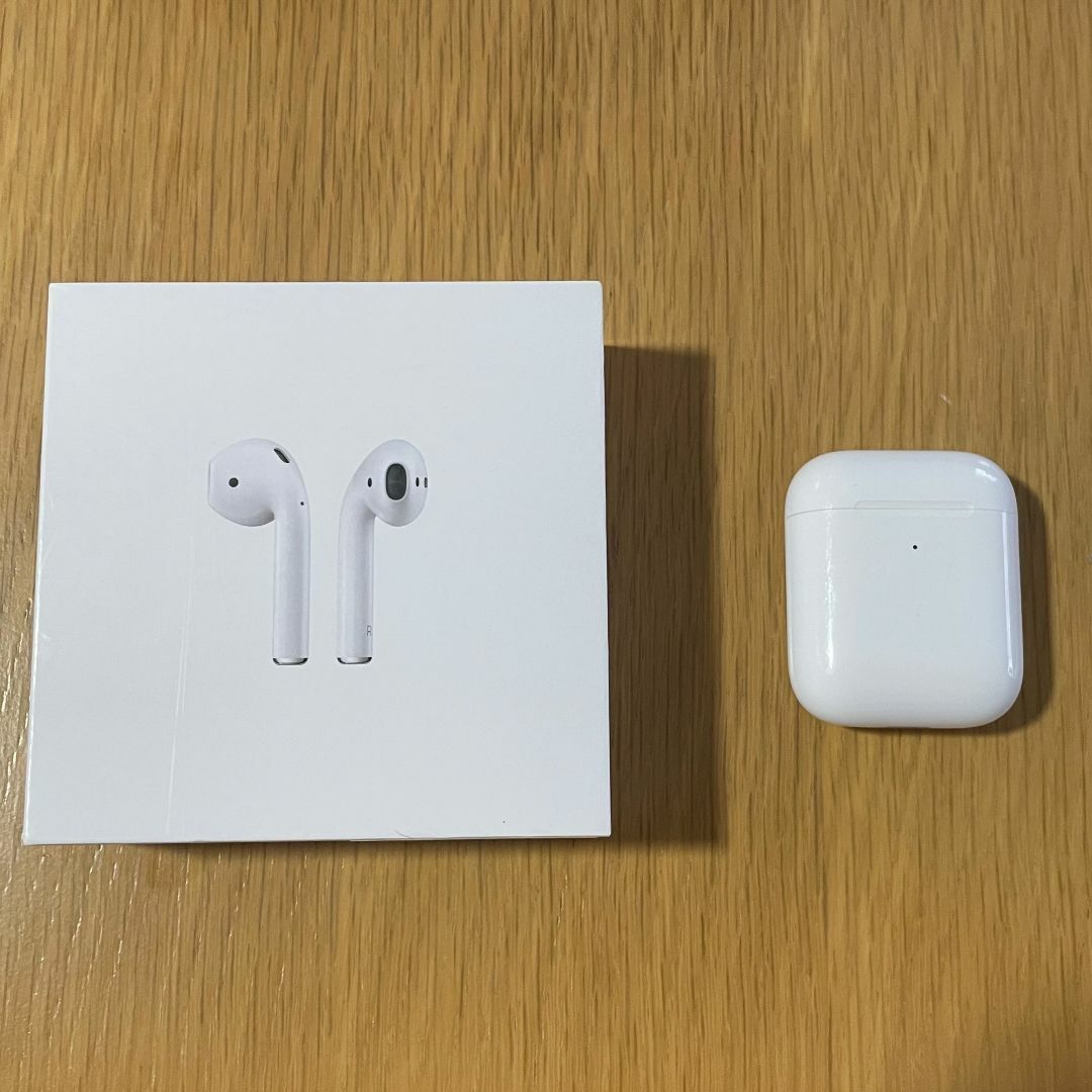Apple - AirPods with Wireless Charging Case（中古品）