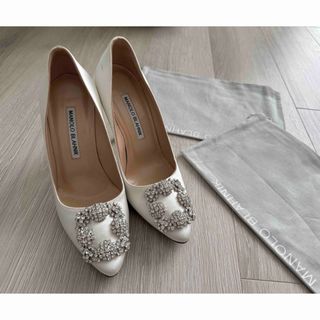 MANOLO BLAHNIK(ホワイト/白色系)のフリマアイテム一覧 MANOLO BLAHNIK(ホワイト/白色系)のフリマアイテム一覧