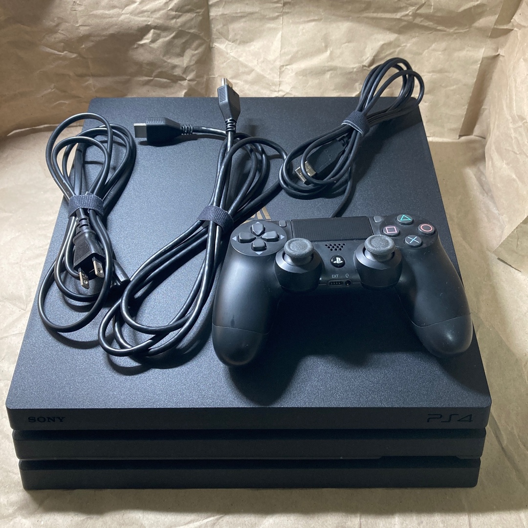 PS4Pro JetBlack 1TB本体・コントローラー・HDMI・電源コード PS4Pro JetBlack 1TB本体・コントローラー・HDMI・電源コード