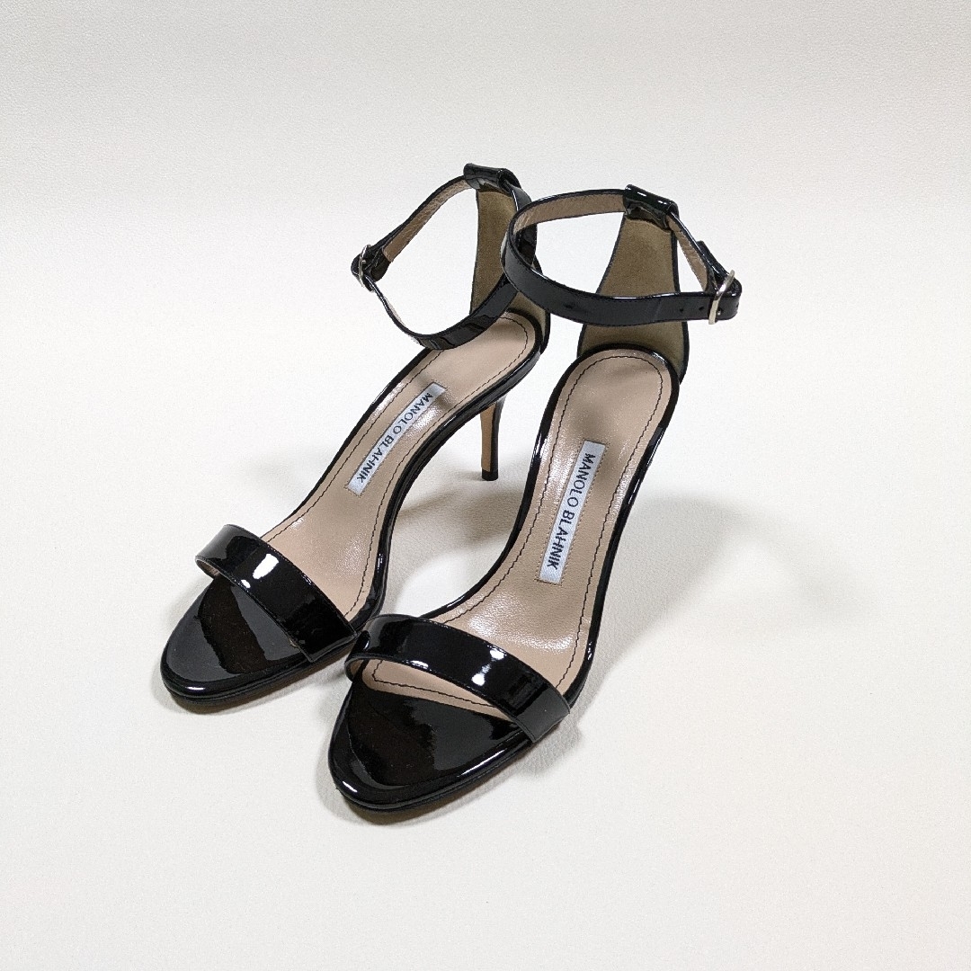 MANOLO BLAHNIK - MANOLO BLAHNIK エナメル ストラップ サンダル MANOLO BLAHNIK - MANOLO BLAHNIK エナメル ストラップ サンダル