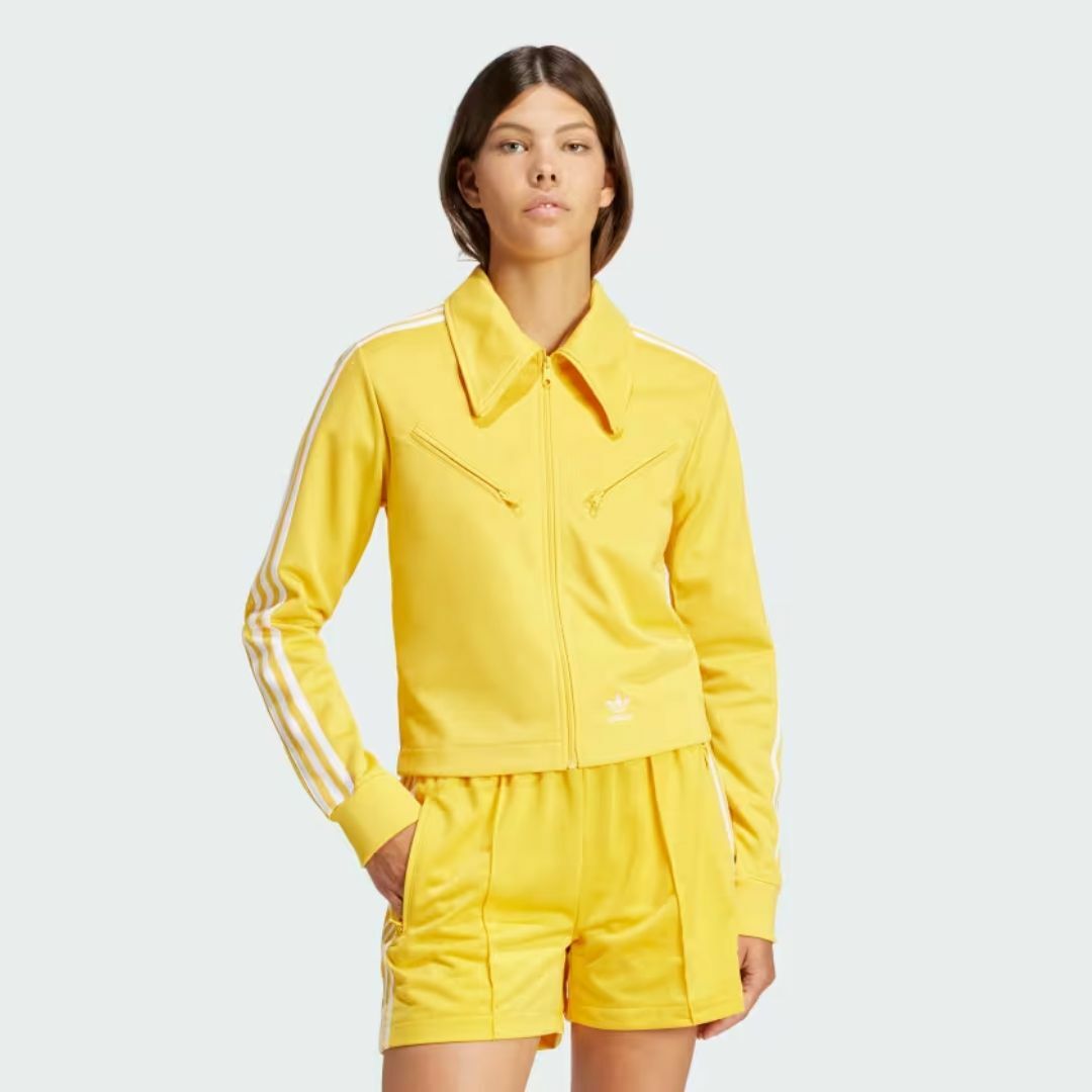 adidas Originals - オシャレな首元ワイドカラー シルエットもキレイ クロップド丈 春コーデに一点投入