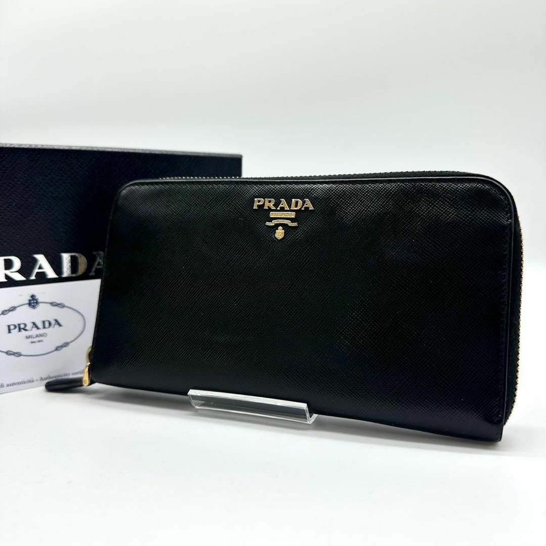 プラダ (PRADA) サフィアーノ 願う エンボスレザー レタリング プラダ (PRADA) サフィアーノ 願う エンボスレザー レタリング