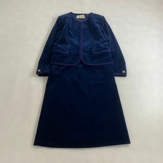 ヴィンテージ(VINTAGE)の美品　ヴィンテージ　スーツ　高級ベルベット　セレモニー　金ボタン　スカート(スーツ)