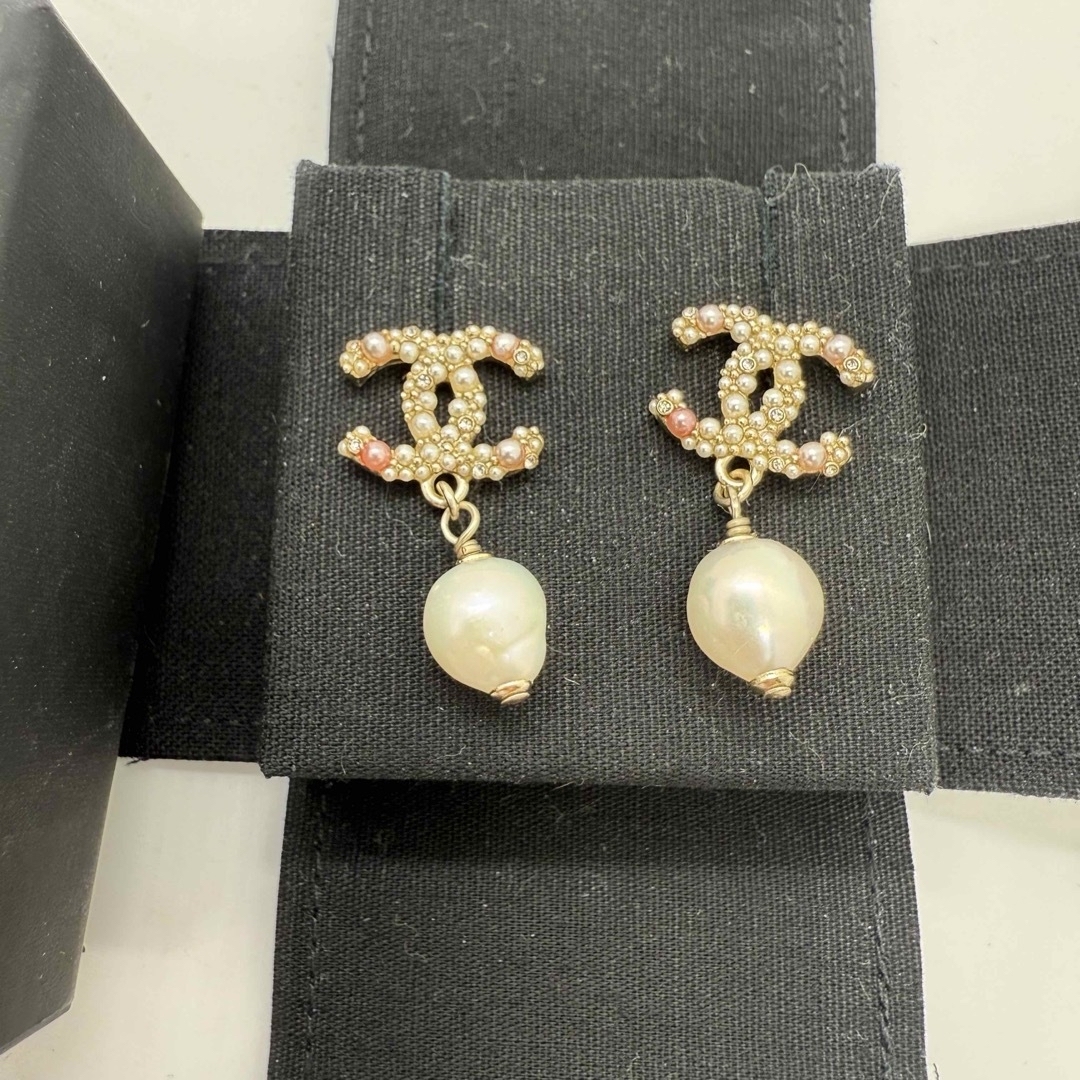 CHANEL パール付きCCロゴドロップピアス CHANEL CCロゴ パール付きドロップピアス