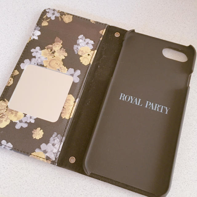 ROYAL PARTY(ロイヤルパーティー)のiPhoneケース スマホ/家電/カメラのスマホアクセサリー(iPhoneケース)の商品写真