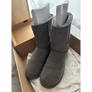 UGG(ブーツ ・ グレー/灰色系)のフリマアイテム一覧 UGG(ブーツ ・ グレー/灰色系)のフリマアイテム一覧