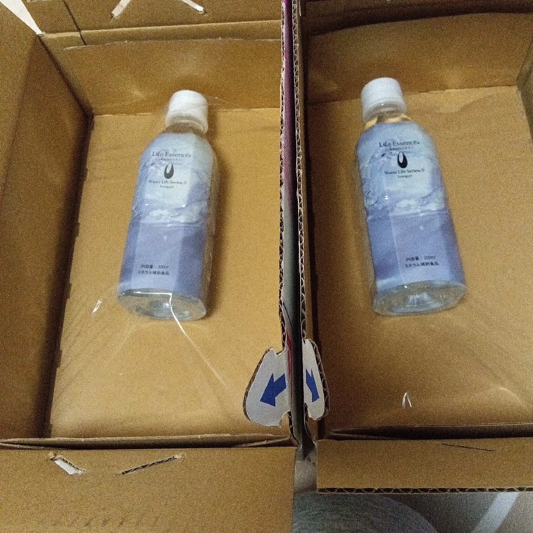ポタポタクラブ ライフエッセンス 300ml×2本 食品/飲料/酒の飲料(ミネラルウォーター)の商品写真