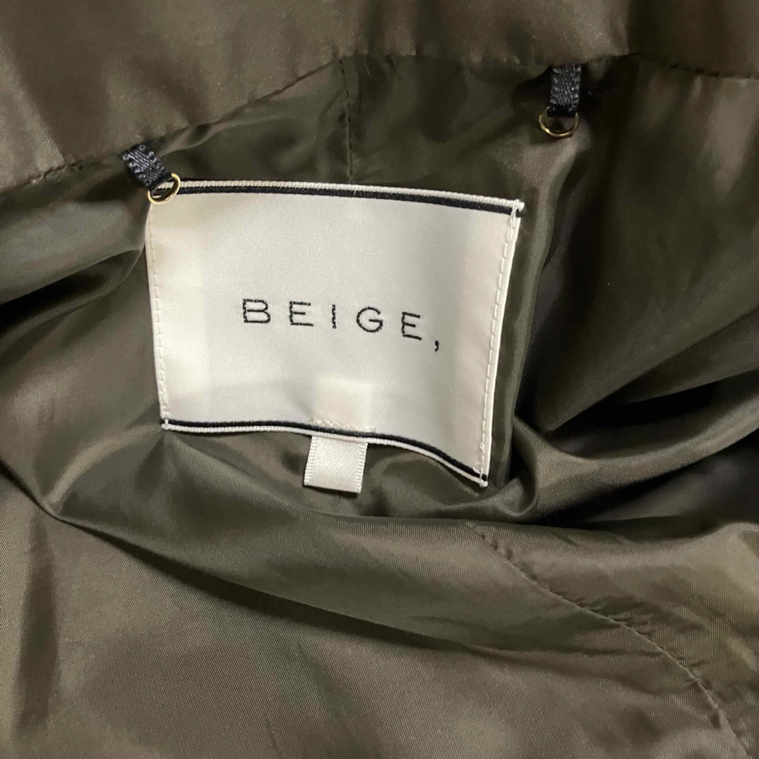 BEIGE, - 美品 ベイジ ノーカラー ロング ダウン ブラウン A BEIGE, - 美品 ベイジ ノーカラー ロング ダウン ブラウン A