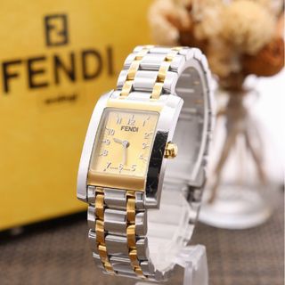 FENDI - 美品 FENDI フェンディ 腕時計 クアドロ ミニ ホワイト FENDI - 美品 FENDI フェンディ 腕時計 クアドロ ミニ ホワイト