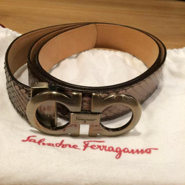 Salvatore Ferragamo(サルヴァトーレフェラガモ)のフェラガモ  大きいサイズ ベルト レディースのファッション小物(ベルト)の商品写真