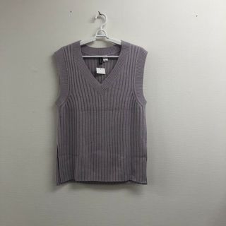 エイチアンドエム(H&M)の【H＆M】エイチアンドエム　トップス　ベスト　紫系　XSサイズ　Vネック　ニット　ノースリーブ(ベスト/ジレ)
