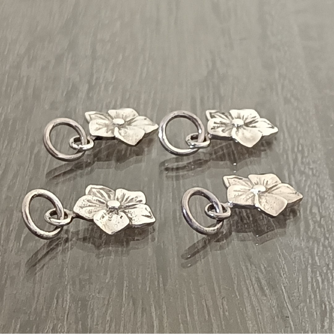 sale☆シルバー925☆4個 セット ローズチャーム メンズのアクセサリー(ネックレス)の商品写真