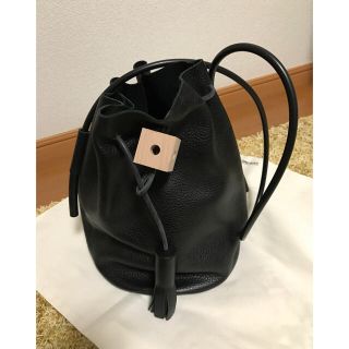 アパルトモンドゥーズィエムクラス(L'Appartement DEUXIEME CLASSE)の巾着レザーショルダー 木製ブロック(ショルダーバッグ)