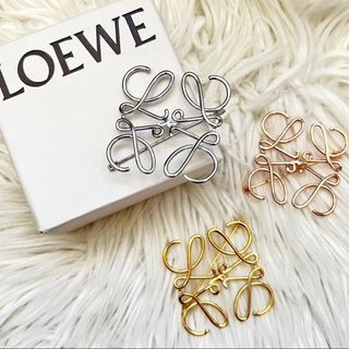 LOEWE(ブローチ/コサージュ)のフリマアイテム一覧 LOEWE(ブローチ/コサージュ)のフリマアイテム一覧