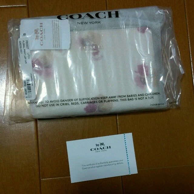 COACH(コーチ)の新品☆ COACH 花柄　リストレット　ポーチ レディースのファッション小物(ポーチ)の商品写真