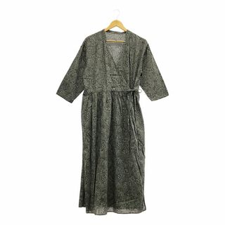 KURASHI&Trips PUBLISHING / 北欧暮らしの道具店 | 柄をまとう カシュクールワンピース | F | グレー | レディース(ロングワンピース/マキシワンピース)