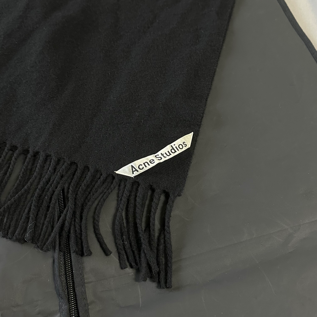 ACNE STUDIOS 黒マフラー ACNE STUDIOS 黒マフラー