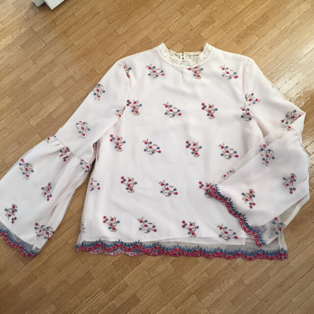 PAGEBOY(ページボーイ)の刺繍レース袖切替ブラウス レディースのトップス(シャツ/ブラウス(長袖/七分))の商品写真