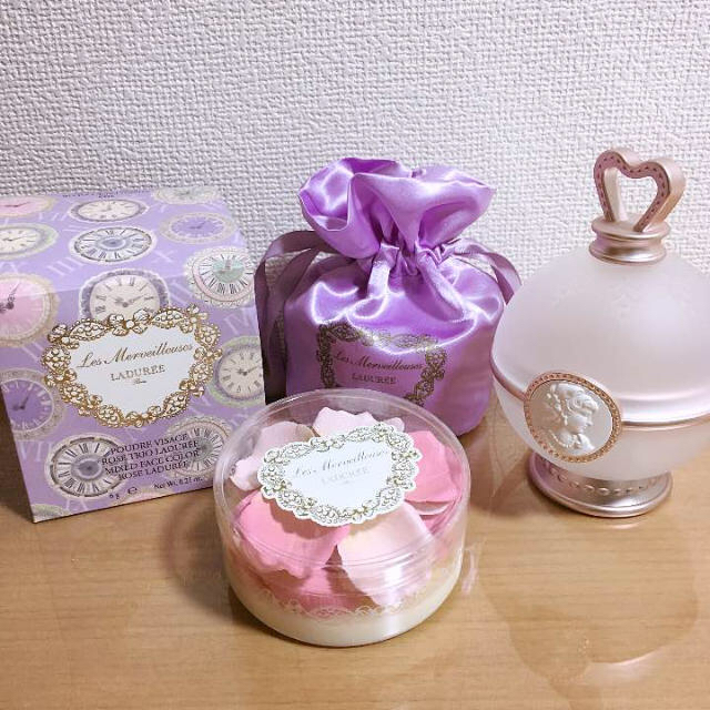 Les Merveilleuses LADUREE(レメルヴェイユーズラデュレ)のAlice様専用❤️ラデュレ チーク・ポッド コスメ/美容のベースメイク/化粧品(チーク)の商品写真