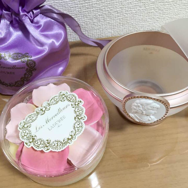 Les Merveilleuses LADUREE(レメルヴェイユーズラデュレ)のAlice様専用❤️ラデュレ チーク・ポッド コスメ/美容のベースメイク/化粧品(チーク)の商品写真