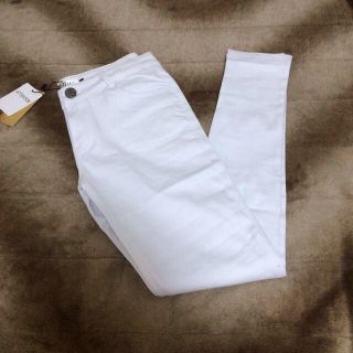 STELLA白スキニーパンツ(カジュアルパンツ)