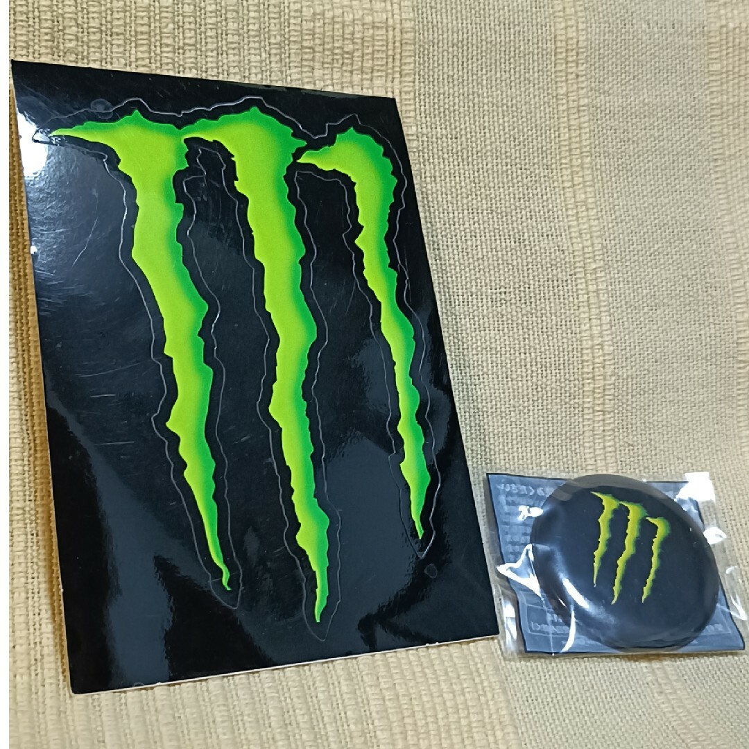 Monster Energy(モンスターエナジー)の❤MONSTER ステッカー&缶バッチ❤ エンタメ/ホビーのおもちゃ/ぬいぐるみ(キャラクターグッズ)の商品写真