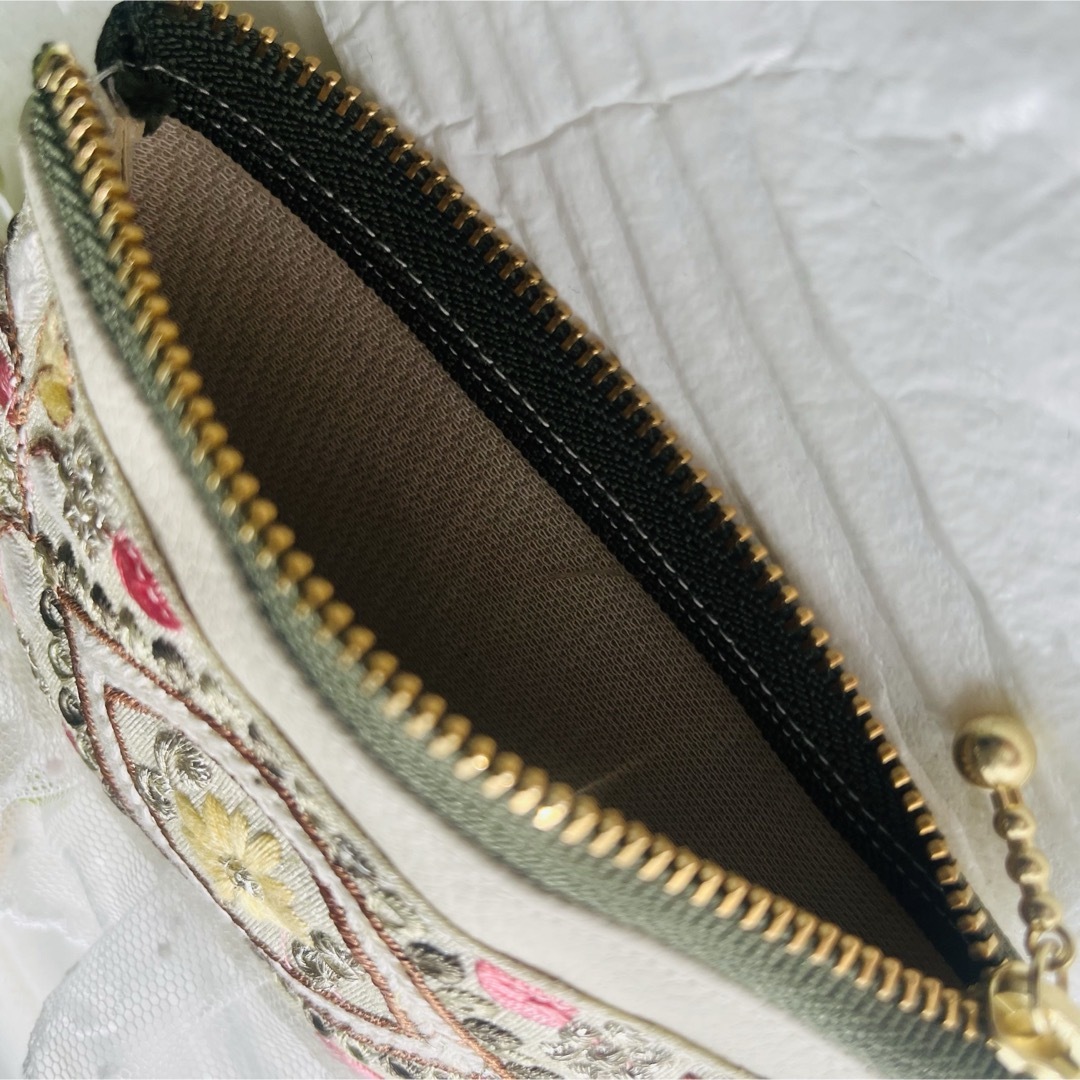 インド刺繍リボン　ハンドメイドポーチ ハンドメイドのファッション小物(ポーチ)の商品写真