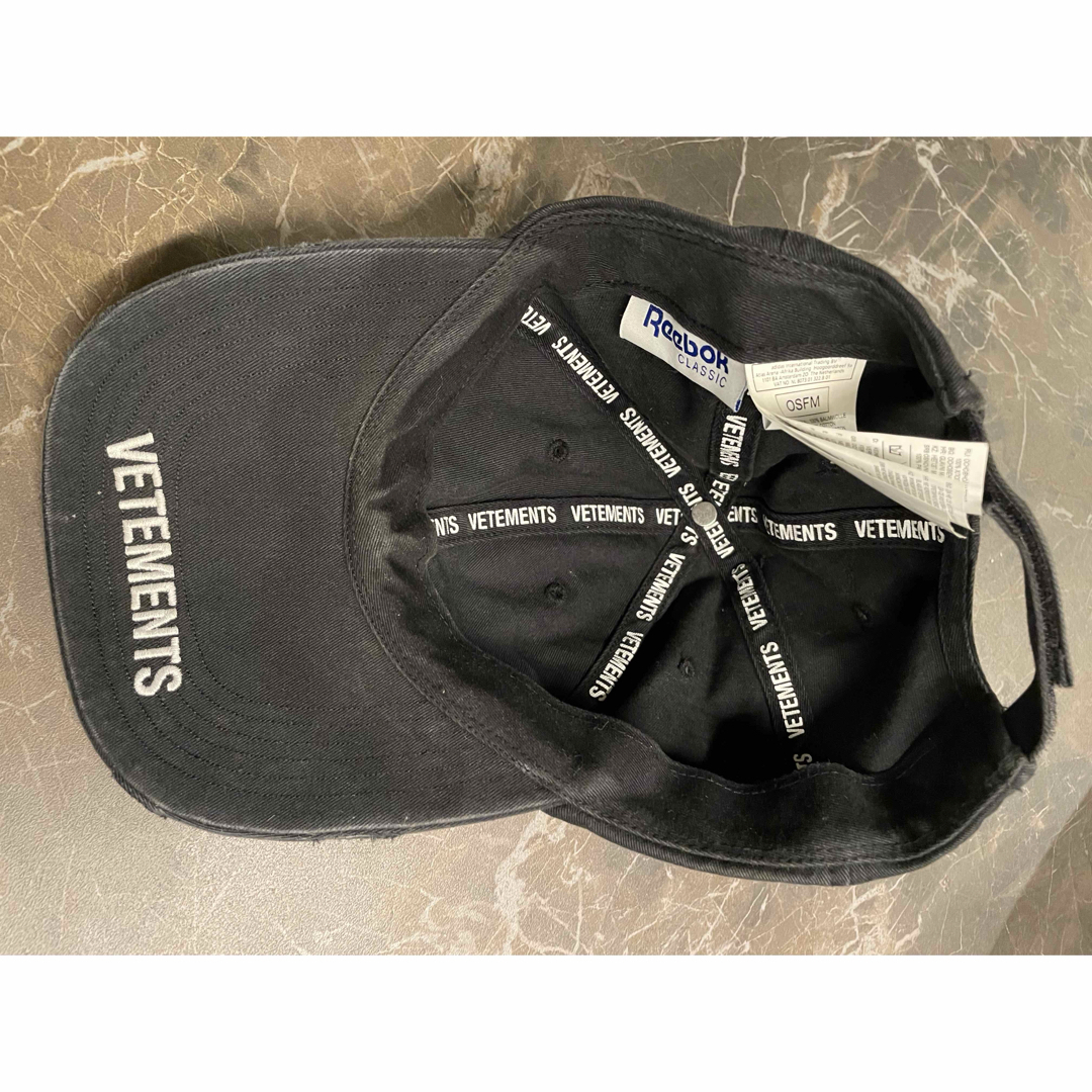 VETEMENTS - 【ヴェトモン】VETEMENTS REEBOK ダメージキャップ VETEMENTS - 【ヴェトモン】VETEMENTS REEBOK ダメージキャップ