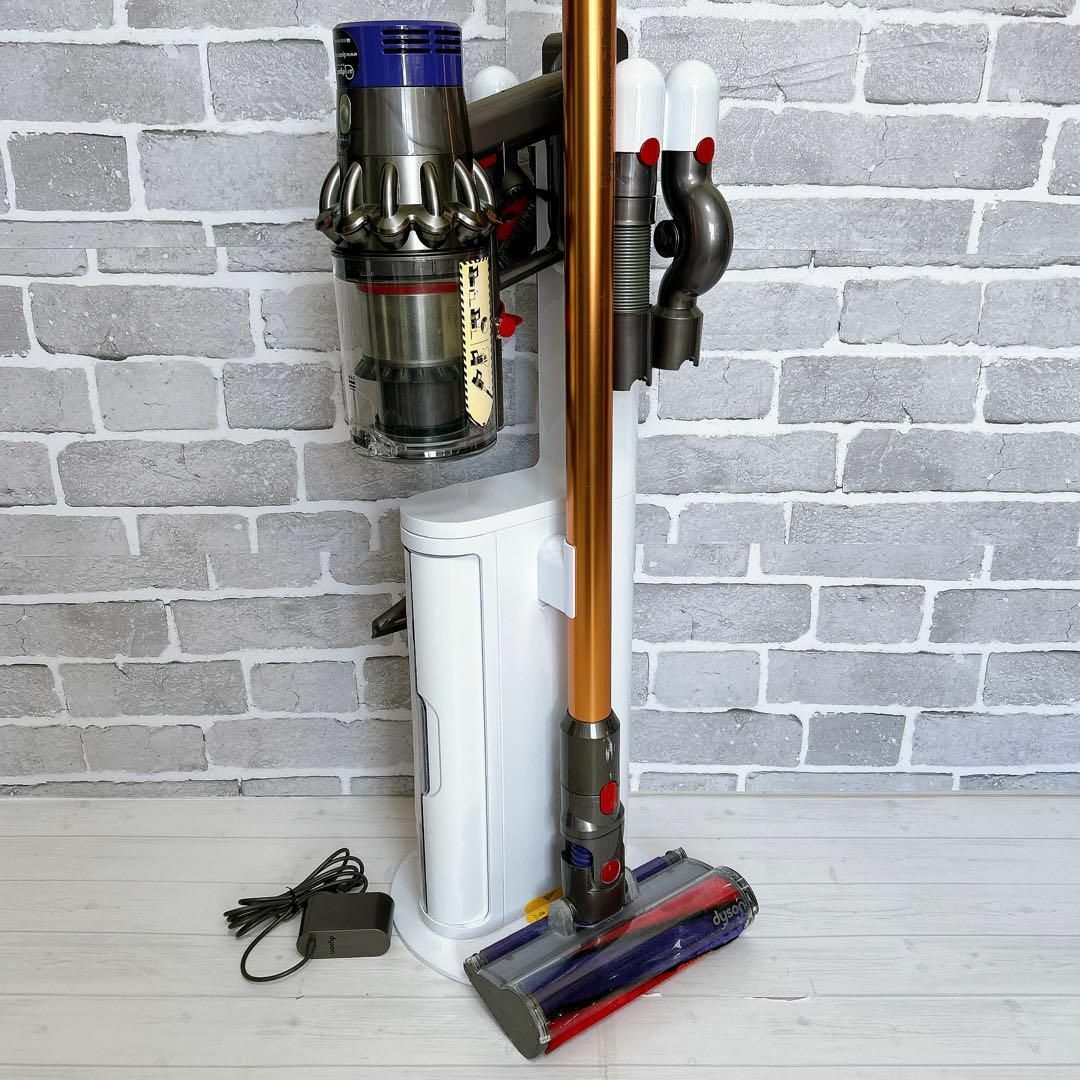 美品❤︎Dyson Cyclone V10SV12ハンディクリーナー収納ドック付 美品❤︎Dyson Cyclone V10SV12ハンディクリーナー収納ドック付
