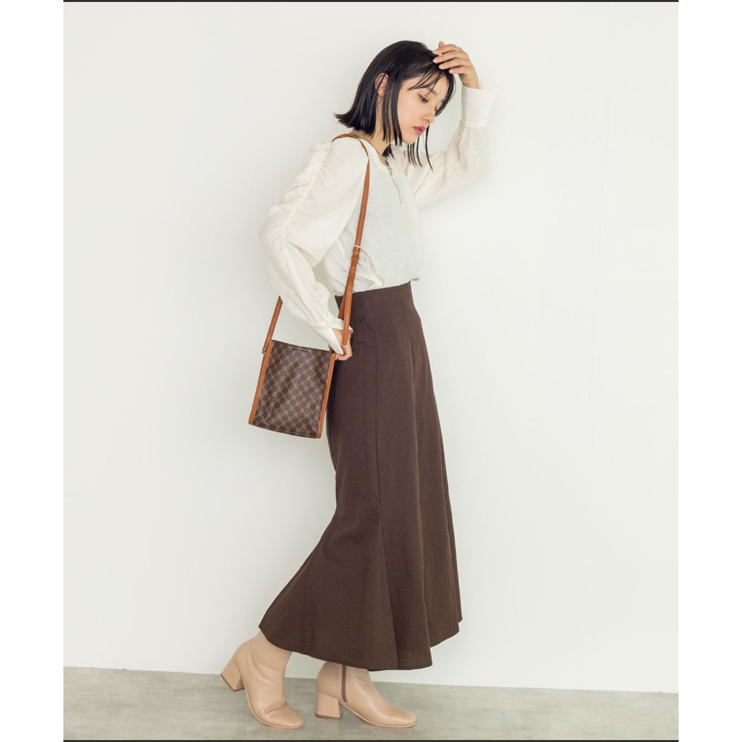 w closet(ダブルクローゼット)のwclosetアイボリーブラウス　長袖　FREE レディースのトップス(シャツ/ブラウス(長袖/七分))の商品写真