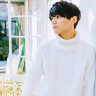 山田涼介白ニット の通販 By あ ラクマ 山田涼介白ニット の通販 By あ ラクマ