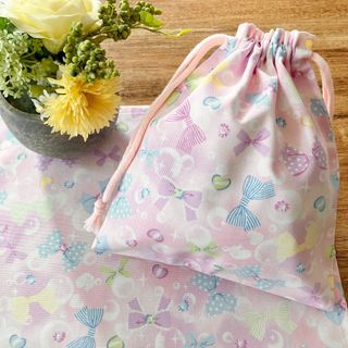 ゆめかわ♡ リボン柄♡ピンク　 ランチョンマット&給食袋セット　25×35(外出用品)