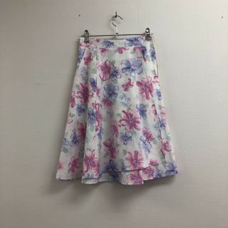 【FEROUSC】フェラス　白系　フレアスカート　フラワーデザイン　ボトムス　美品　フェミニン(その他)
