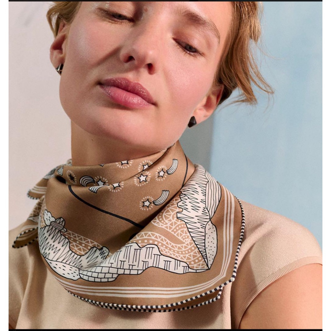 HERMES - HERMES エルメス シルクバンダナ55 《星降る渓谷》の HERMES - HERMES エルメス シルクバンダナ55 《星降る渓谷》の