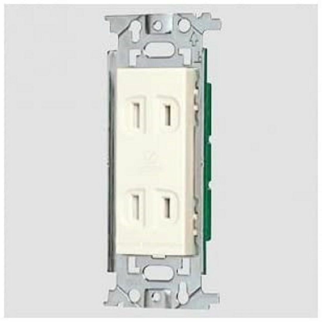 埋込扉付ダブルコンセント 5個入 WN1352-05 インテリア/住まい/日用品のインテリア/住まい/日用品 その他(その他)の商品写真