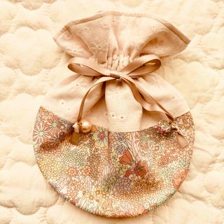 リバティ(LIBERTY.)の❀.*･ﾟまんまるフリル巾着 リバティマーガレットアニー❀.*･ﾟ(ポーチ)