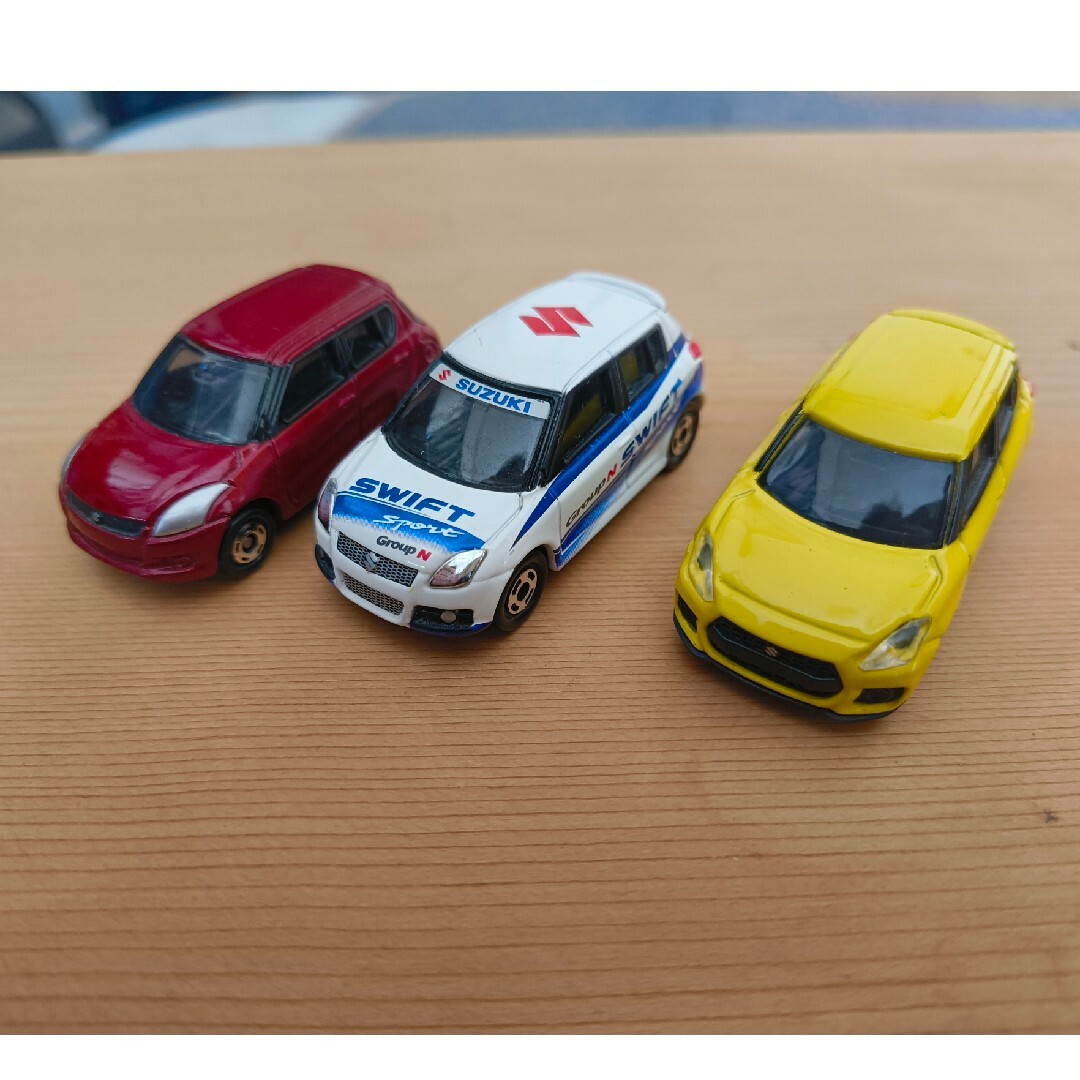 Takara Tomy(タカラトミー)のトミカ スズキ スイフト・スイフトスポーツ 3種類セット(美品＆新品) エンタメ/ホビーのおもちゃ/ぬいぐるみ(ミニカー)の商品写真