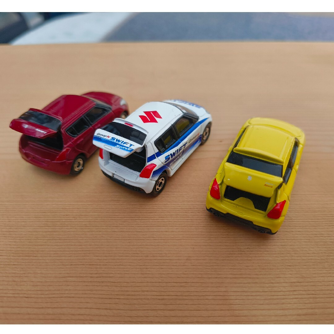 Takara Tomy(タカラトミー)のトミカ スズキ スイフト・スイフトスポーツ 3種類セット(美品＆新品) エンタメ/ホビーのおもちゃ/ぬいぐるみ(ミニカー)の商品写真
